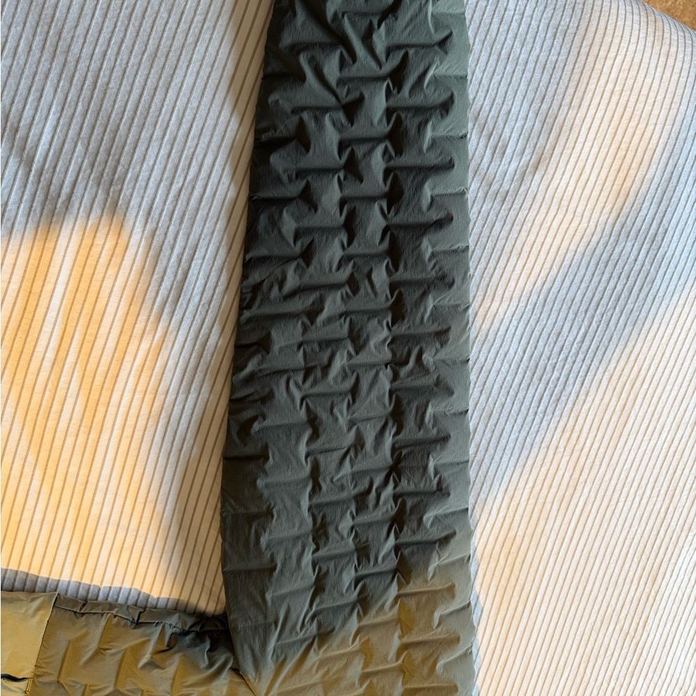 Mountain Hardwear Olive Green Puffer Jacket - Picture 3 of 8